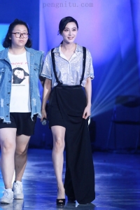 范冰冰高清图集2012张图/84个视频/27.49G